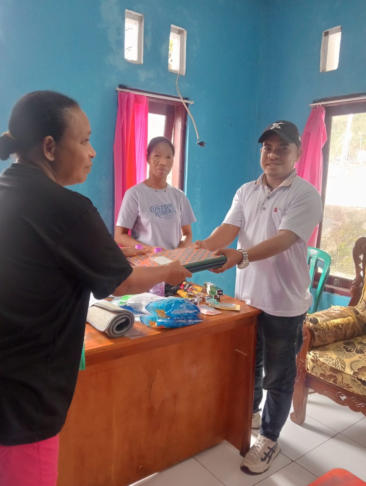 PENYERAHAN ATK POSYANDU DARI PEMERINTAH DESA BOBA